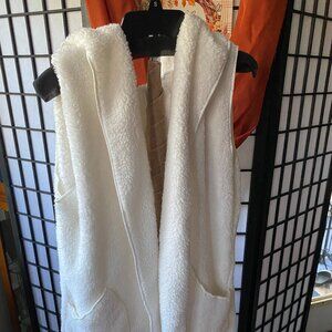 Vest Style white fluffy with hood and pockets